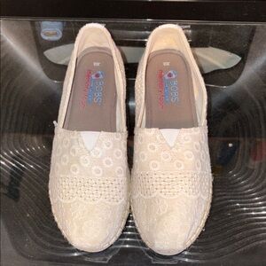 Skechers BOBS Women's Slip-On Moccasins in Cream Lace Sz 9